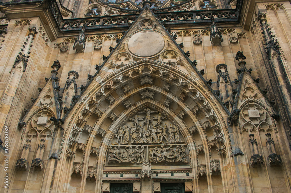 Dettagli della cattedrale gotica di San Vito a Praga