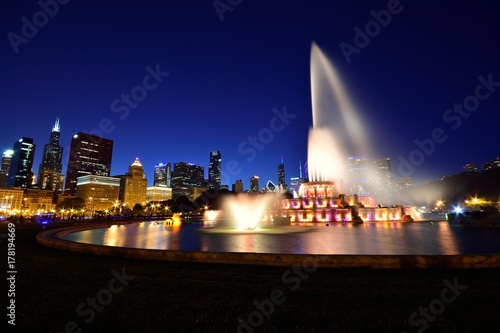 Chicago skyline and Buckingham Fountain at night.