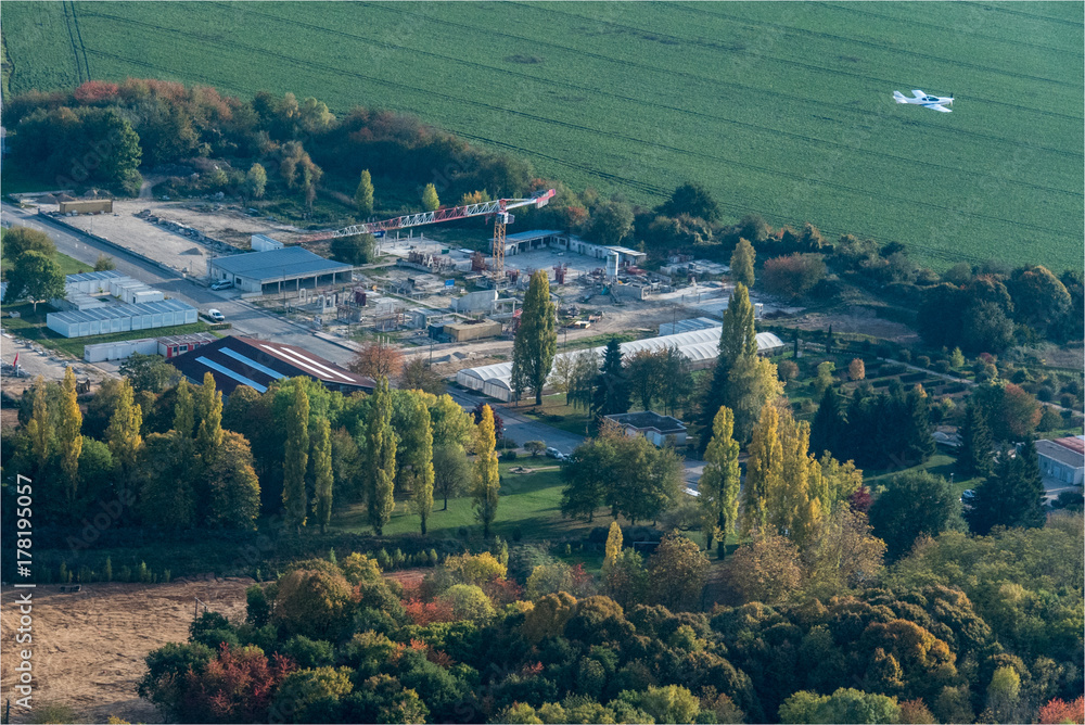 Vue aérienne d'une zone industrielle en construction à Morangles dans l'Oise en France