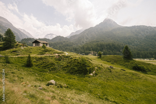 Berghütte mit Wanderweg 