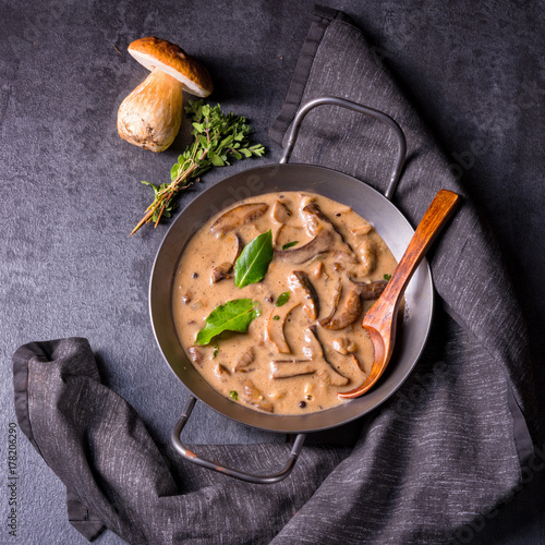 Bilde på lerret Tasty mushroom sauce