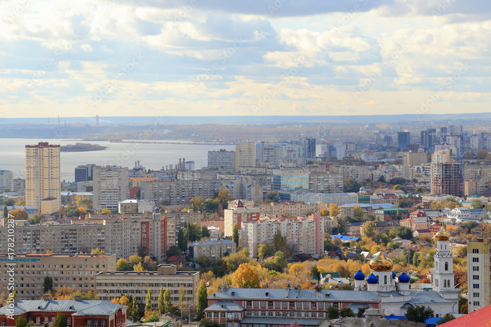 Obraz premium Blue sky, River Volga, city of Saratov, Russia. View from Sokolova Mountain.