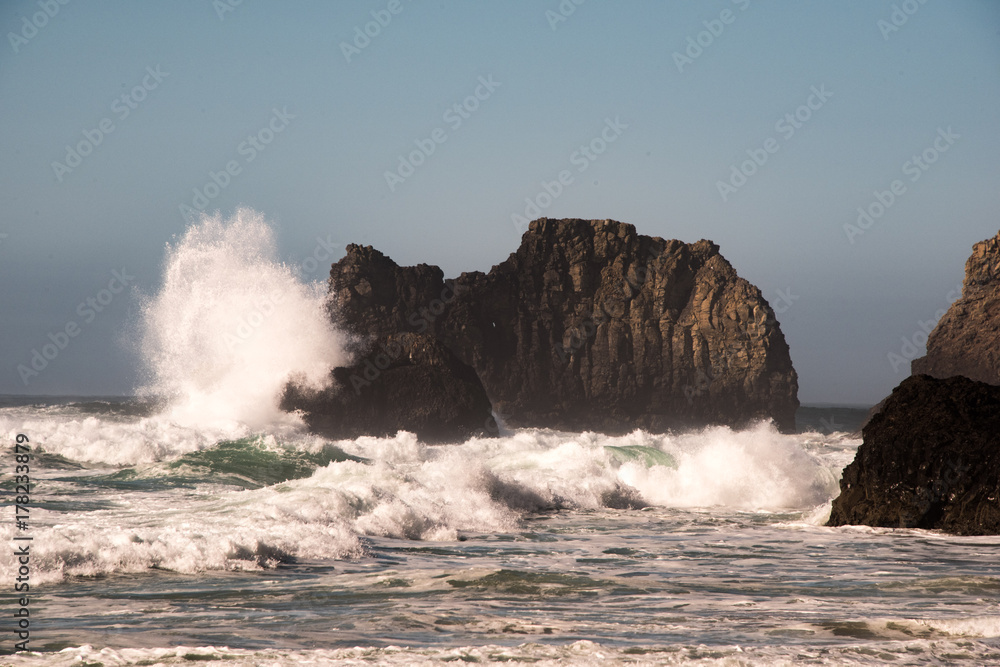 Wave Breaking over rocks