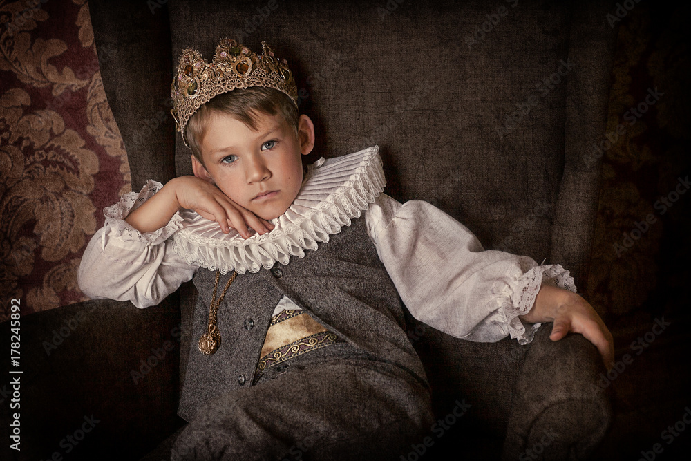 Obraz premium boy in the crown