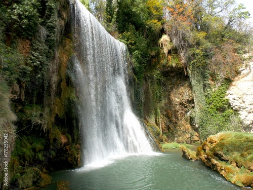 Increible cascada en la entrada al oto  o