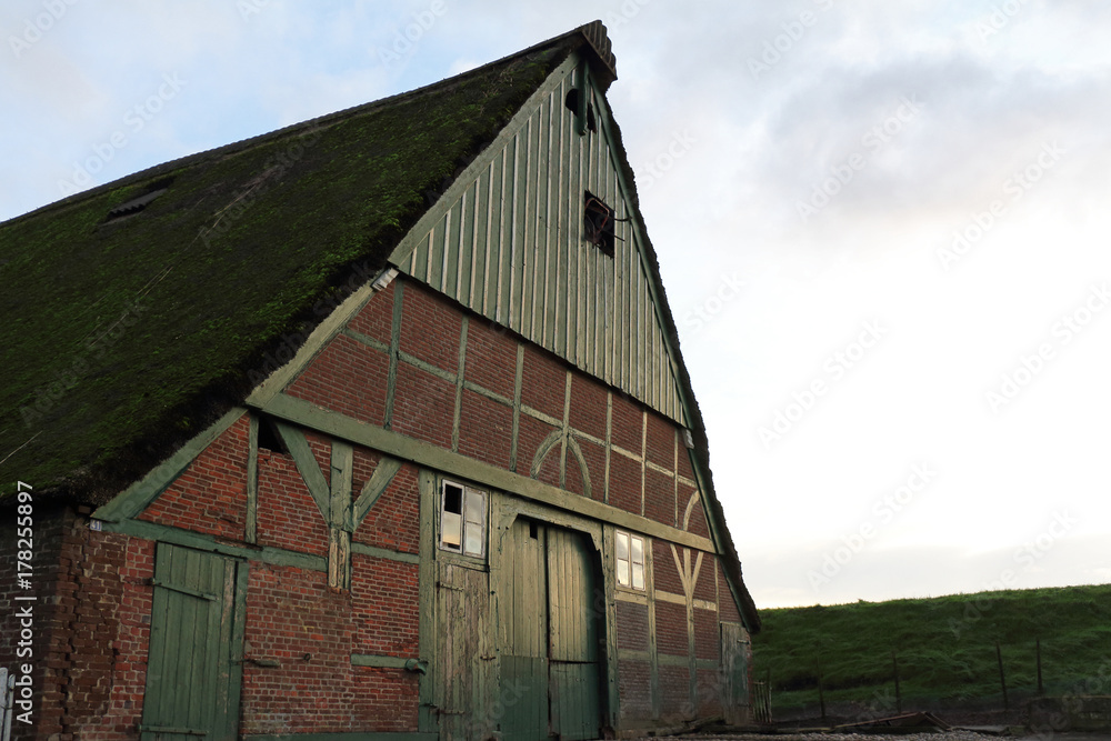 Bauernhaus am Deich