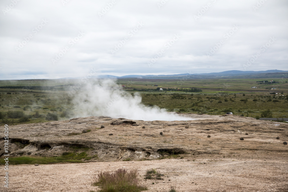 Der Große Geysir dampfend Der Große Geysir dampfend