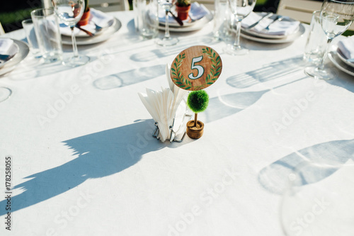 Round banquet table served to the wedding photo