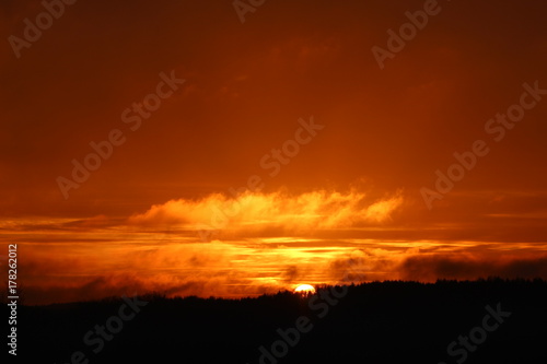Sonnenuntergang mit Wolken, Abendrot, Feuer © Thoralf