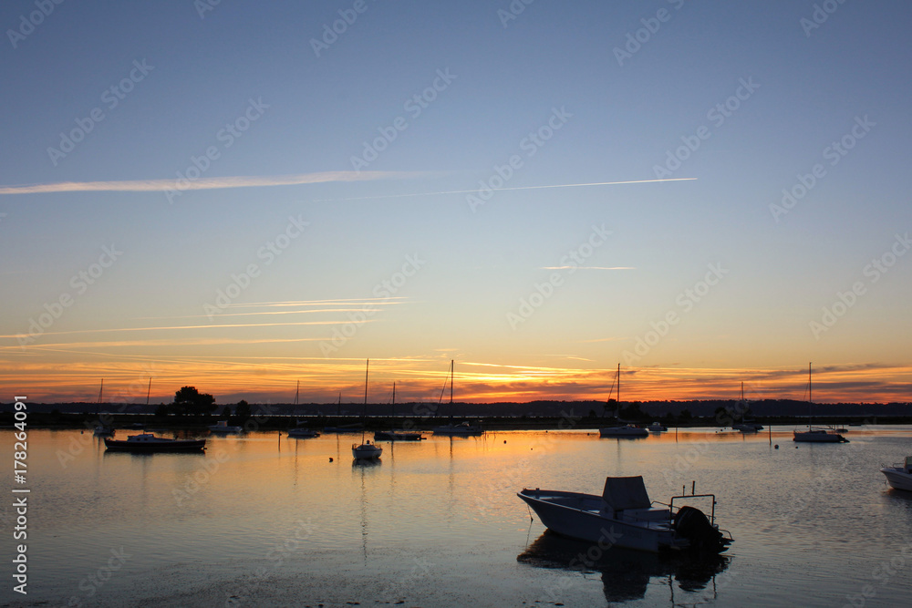 Naklejka premium amazing beautiful sunset on the sea