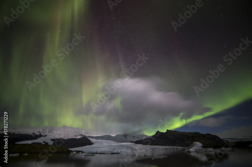 Northern lights (aurora borealis) of the magnitude 8 over the Fjallsarlon Glacier Lagoon (Iceland) in November © Pawel Sidlo