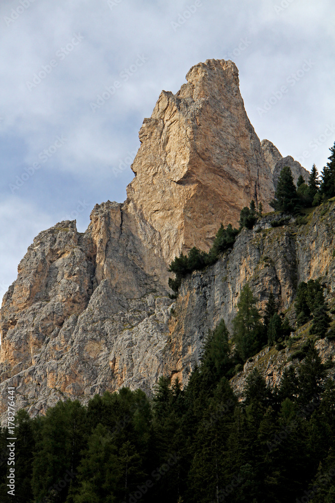 lo Scalpello, nel gruppo del Catinaccio, Dolomiti di Fassa lo Scalpello, nel gruppo del Catinaccio, Dolomiti di Fassa