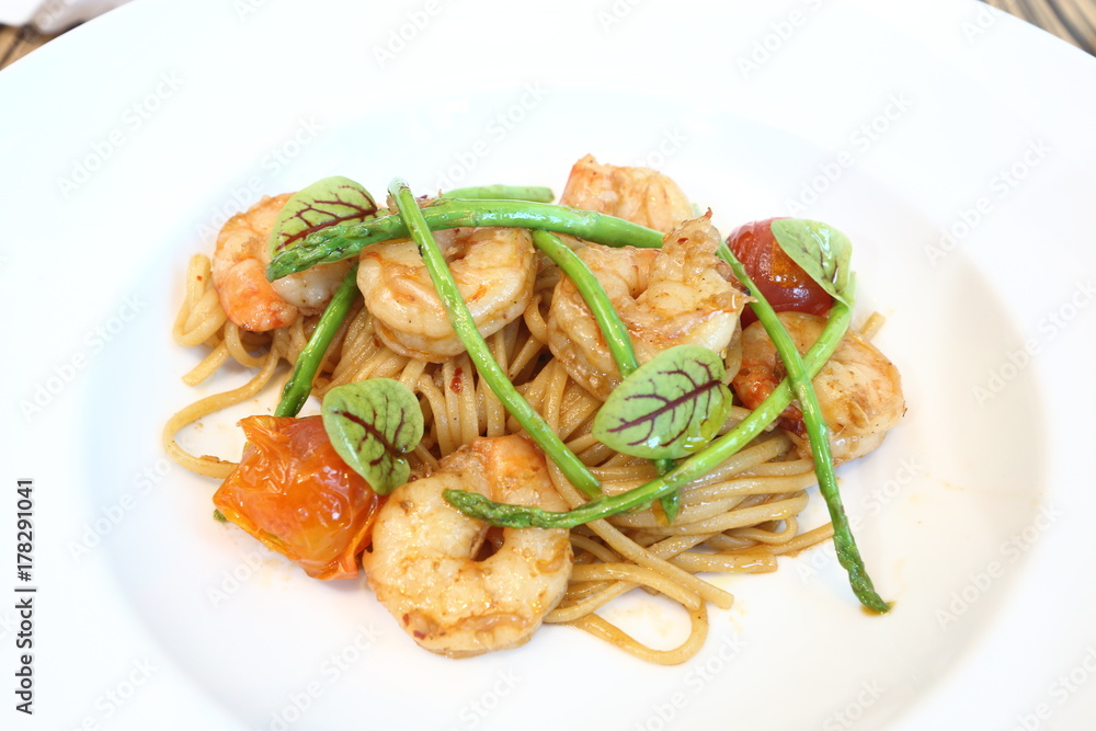 Homemade linguini pasta, shrimps Homemade linguini pasta, shrimps