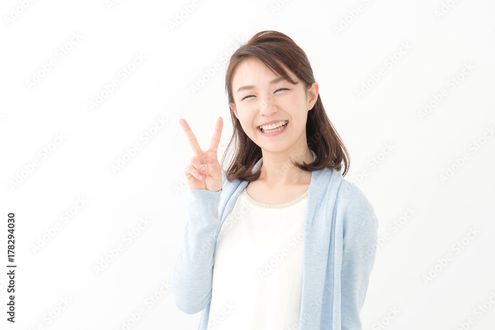 ピース・若い女性 ピース・若い女性