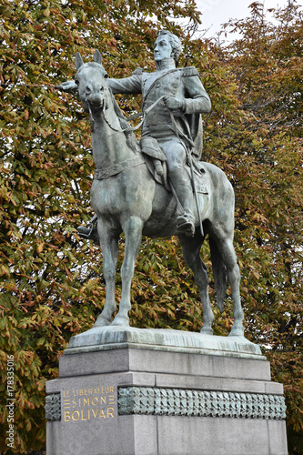 Statue Simon Bolivar / Paris photo