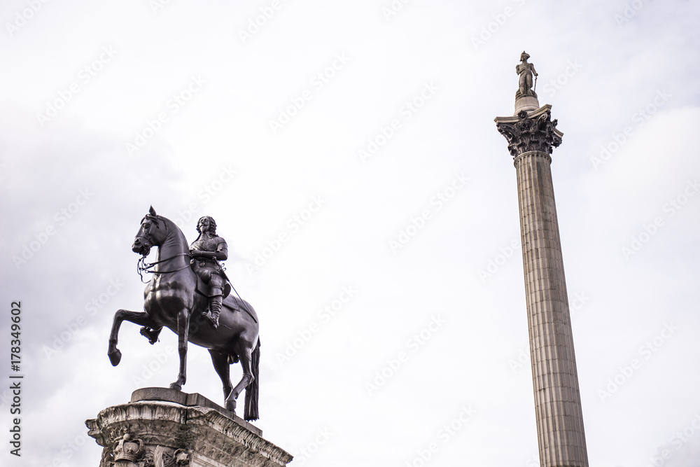 Fototapeta premium ジョージ4世 像 トラファルガー広場