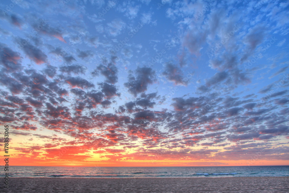 Obraz premium Sunset on a beach in Perth, Australia