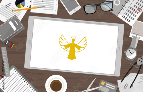 Schreibtisch mit Tablet - Engel
