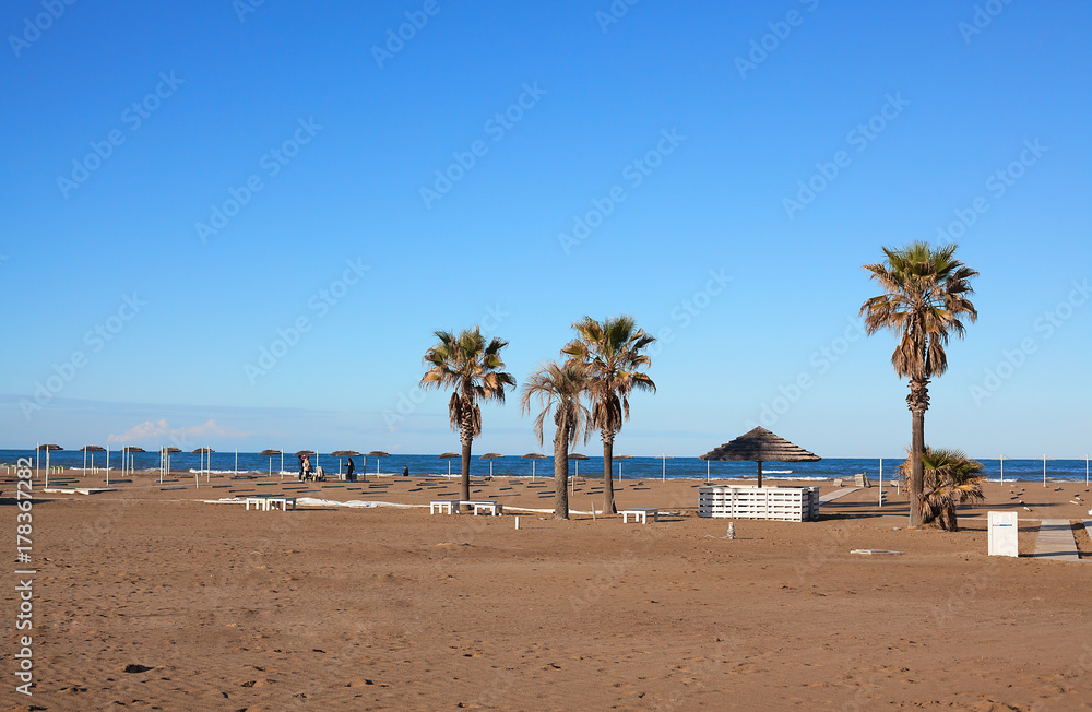 Naklejka premium Deserted beach in autumn or spring.