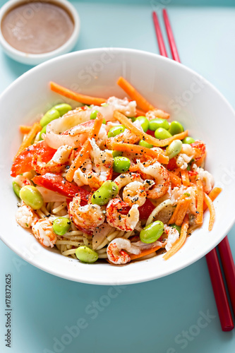 Crayfish edamame carrot noodle salad with dressing