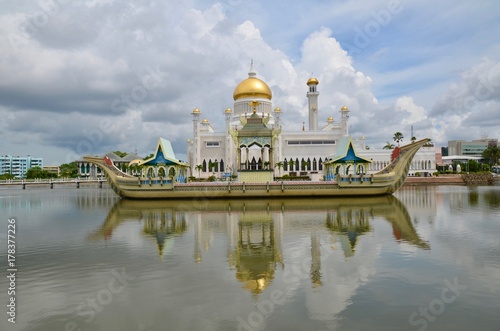 ブルネイ・ダルエスサラーム　バンダルスリブガワン　カンポン・アイール　水上集落　Negara Brunei Darussalam　Bandar Seri Begawan　Kampong Ayer photo