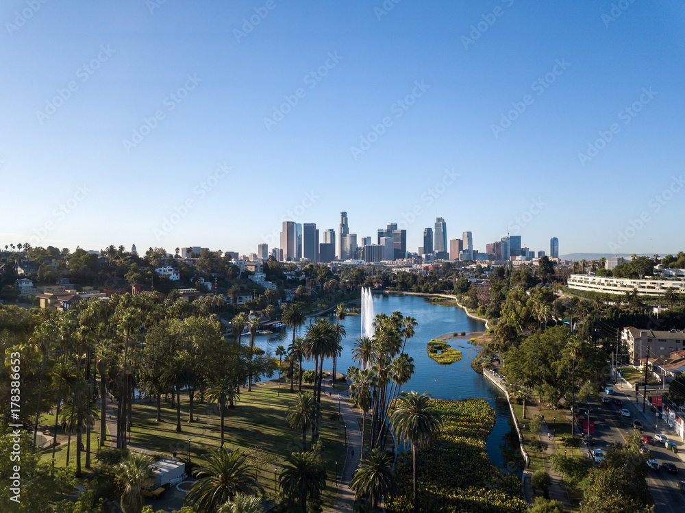 Fototapeta premium Los Angeles, Echo Park, widok z drona