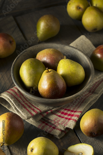 Raw Green Organic Seckel Pears