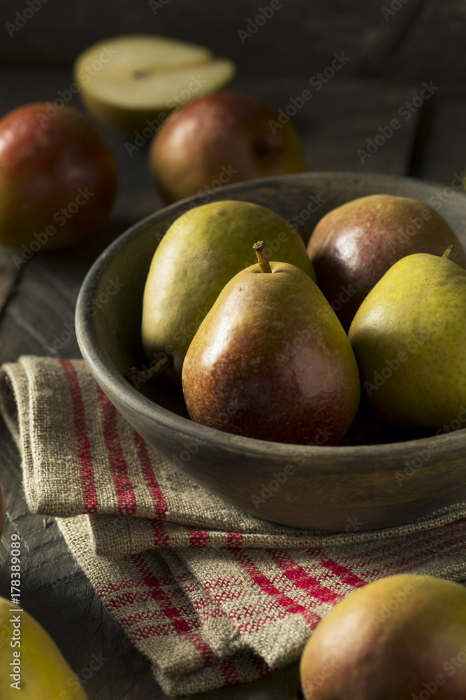 Raw Green Organic Seckel Pears Raw Green Organic Seckel Pears