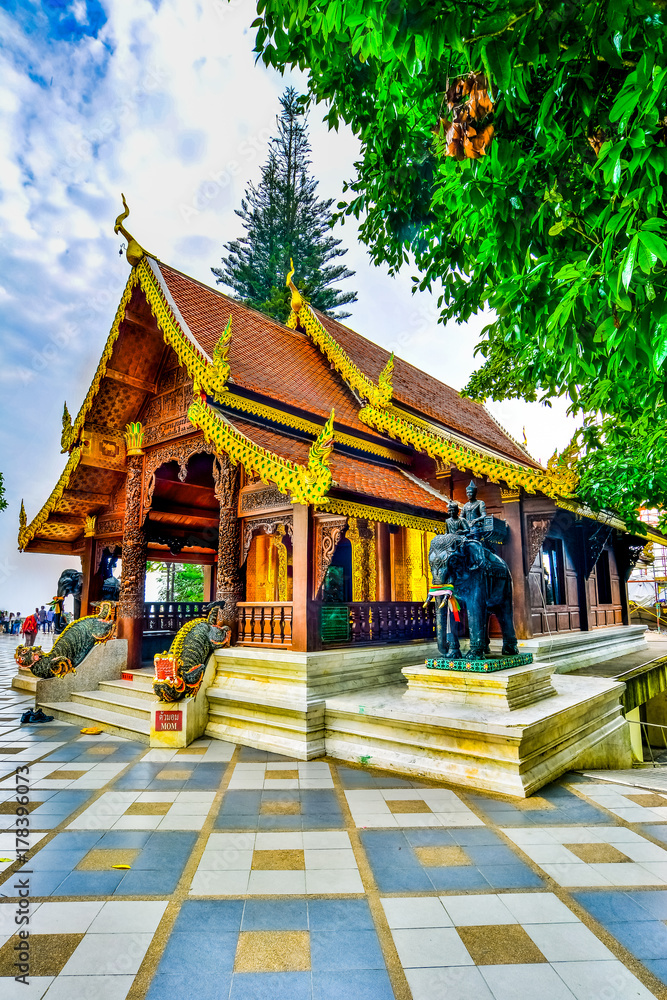 Naklejka premium Wat Phra That, Doi Suthep, Chiang Mai, Popular historical temple