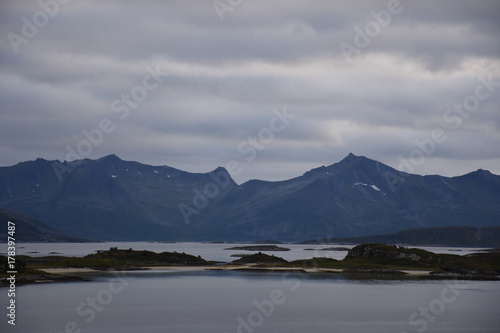 Norwegen, Abend, Licht, Lampe, Meer, Tromsø, Insel, Kvaløya, Brensholmen, Sommarøy, Sandvika, Fjord, Troms, Ruhe, Nacht, Abendrot, Dämmerung, Stein, Strand, Küste, Langzeit, Herbst, Wolken, Zeit photo