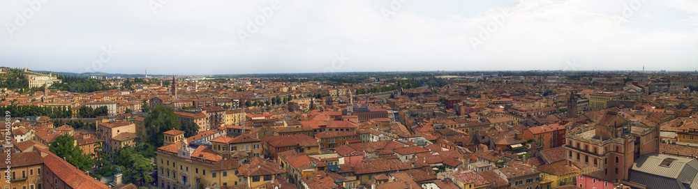 Panorama-Blick auf Verona vom Torre dei Lamberti auf Verona. Verona, Lombardei, Venetien, Italien, Europa.