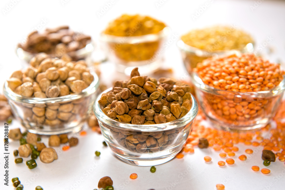A close-up view of nutritious black chickpeas (Kala Chana) in a glass bowl, highlighting their rich earthy tone and textured surface. A protein-packed pulse commonly used in Indian and Middle Eastern A close-up view of nutritious black chickpeas (Kala Chana) in a glass bowl, highlighting their rich earthy tone and textured surface. A protein-packed pulse commonly used in Indian and Middle Eastern