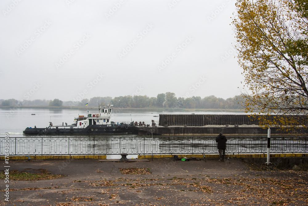 Fototapeta premium barge on the Dnieper