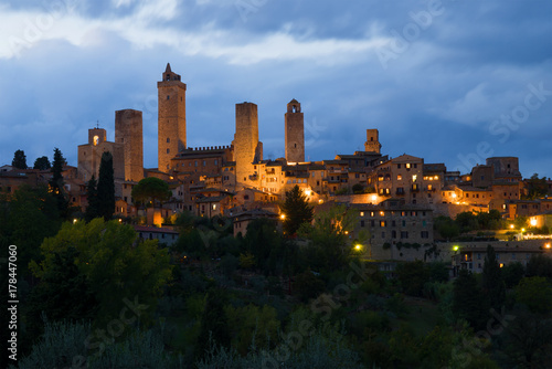 The center of the medieval town of San Dimignano in the evening twilight. Tuscany, Italy