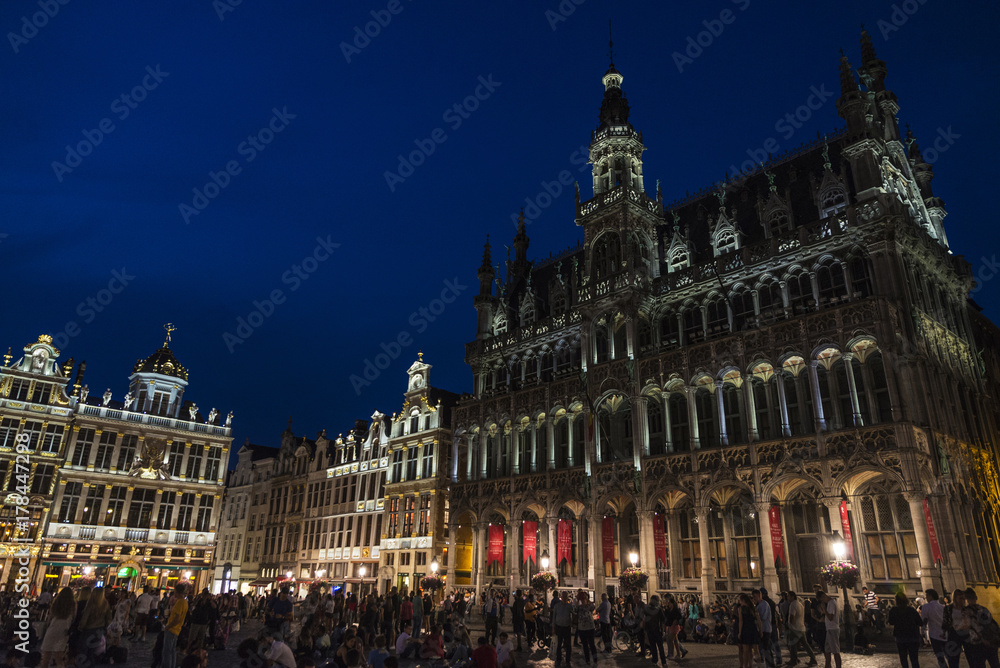 Obraz premium View of the Grand Place at night in Brussels, Belgium
