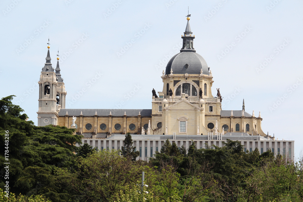 Obraz premium Almudena Cathedral, Madrid, Spain 