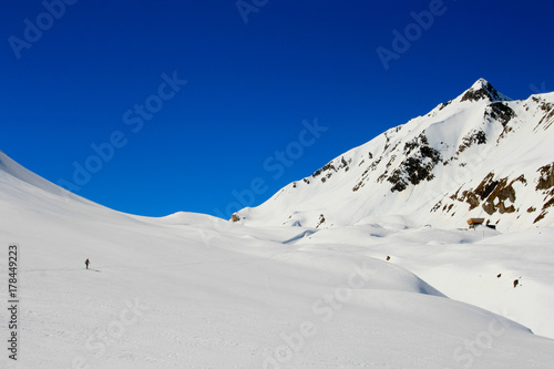 IN SOLITARIA VERSO LA VETTA