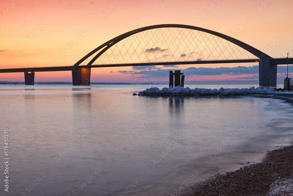 Naklejka premium Fehmarn Sound Bridge at dusk