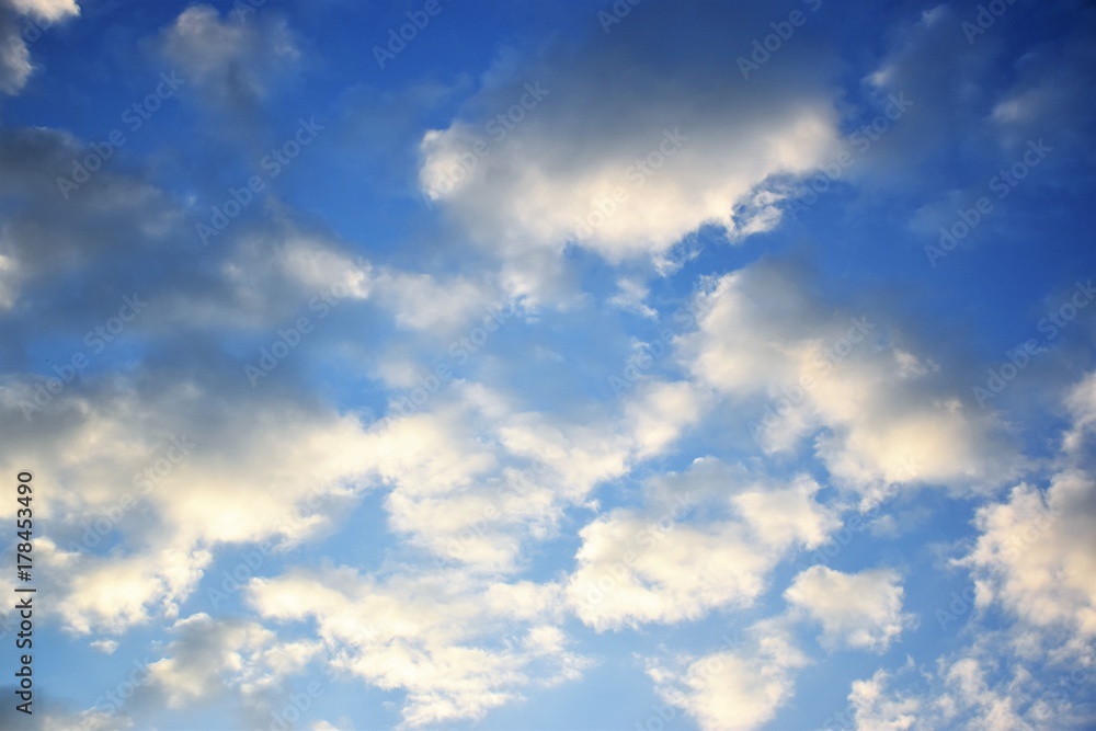 Fototapeta premium Cloudy blue sky and morning