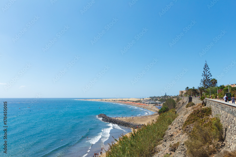 Obraz premium Playa Ingles, Mas Palomas, Gran Canaria, on sunny summer day