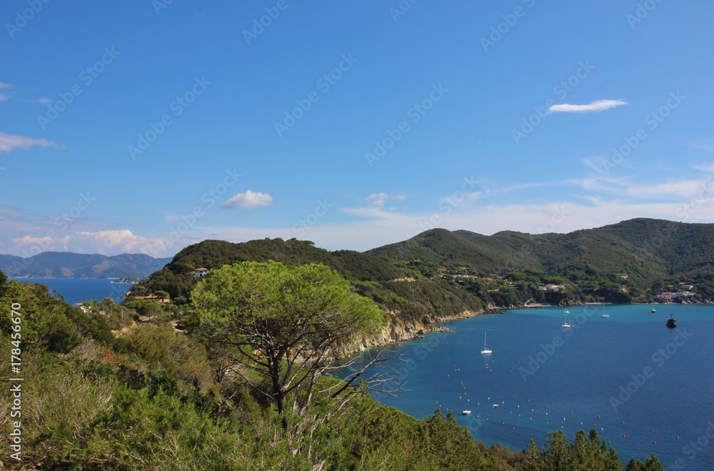 Veduta da capo d'Enfola sul Golfo di Viticcio. Isola d'Elba, Italia