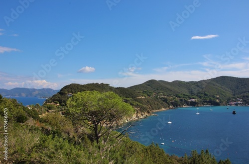 Veduta da capo d'Enfola sul Golfo di Viticcio. Isola d'Elba, Italia