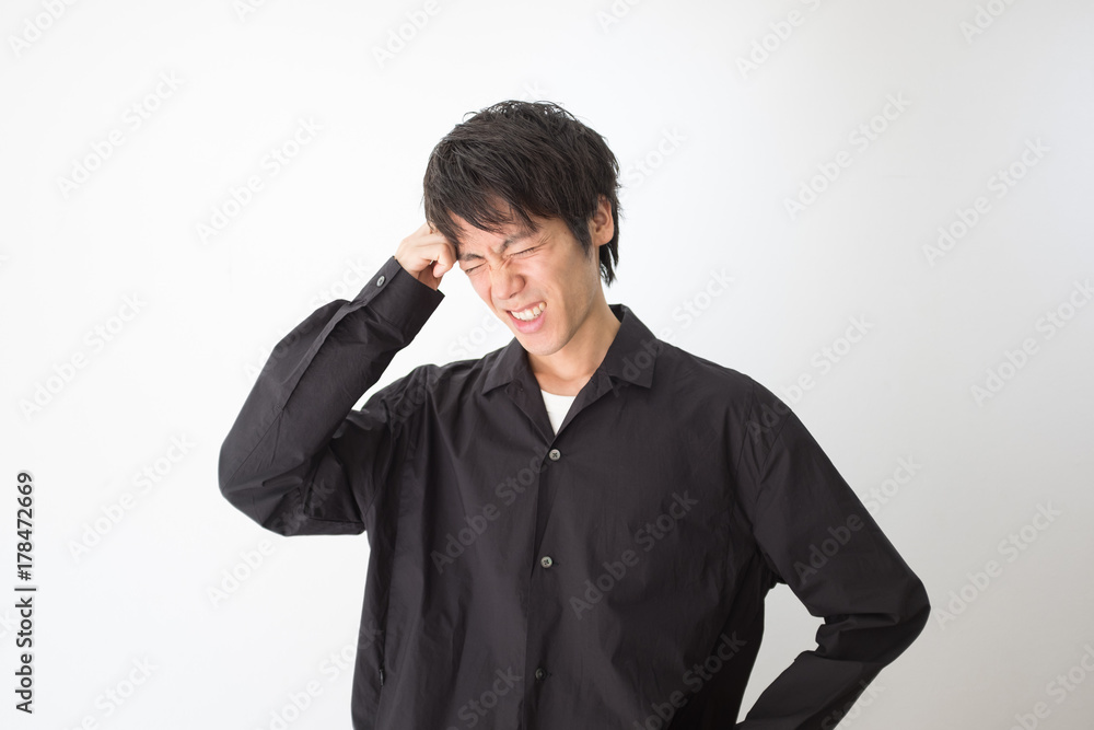 考える男性 考える男性