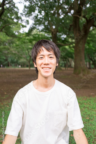 笑顔の男性