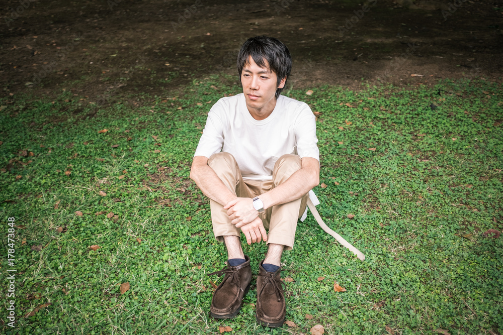 体育座りをする男性 Stock Photo Adobe Stock 体育座りをする男性 Stock Photo Adobe Stock