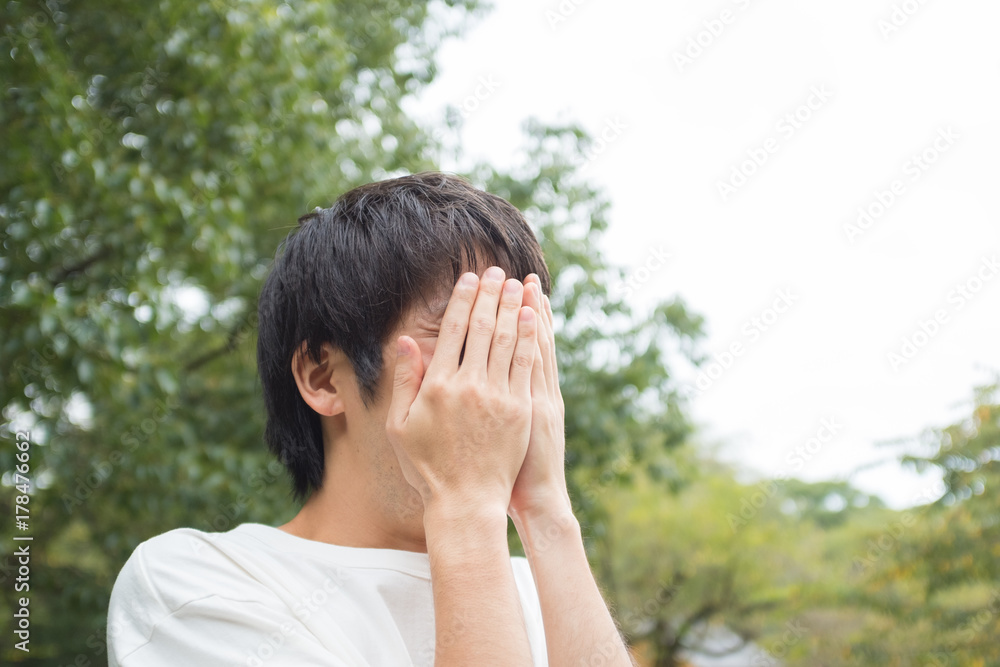顔を手で覆う男性 Stock 写真 Adobe Stock
