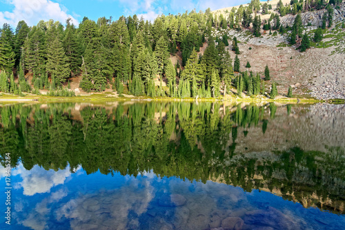 Fototapeta Naklejka Na Ścianę i Meble -  Emerald Lake, California