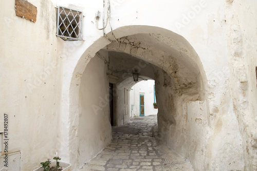 The white city of Ostuni, in Italy © baranellig