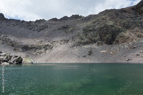 Fotografi view of mountain glacial lake, Corsica