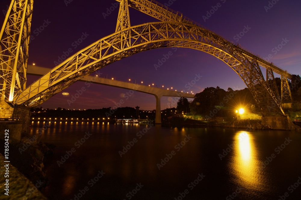 Fototapeta premium Ponte D. Maria Pia e Ponte de São João, sobre o Rio Douro